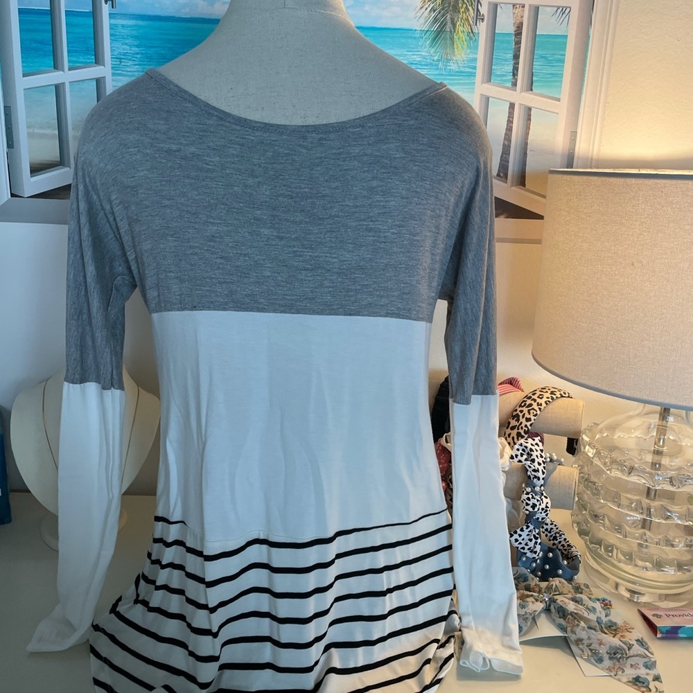 Soft and stretchy tunic!  Like new.